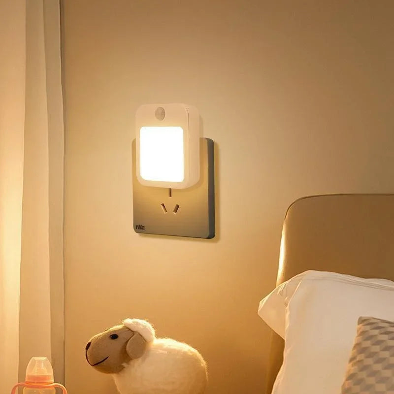 Lámpara de noche LED con sensor de movimiento